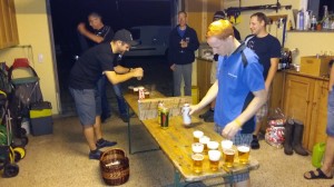 Die Vorbereitungen auf Spiel 3 "Bier-Pong"